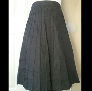 90s Black Pleated Skirt